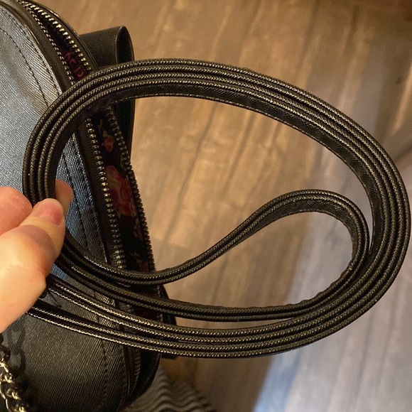Betsy Johnson black cross body purse - Picture 10 of 11